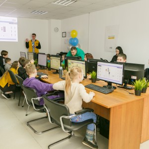 Новый класс в развлекательном центре города Томска! Скоро открытие! - КИБЕРшкола программирования для детей, компьютерные курсы для школьников, начинающих и подростков - KIBERone г. Гуково